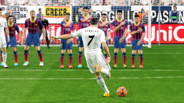 Duel EA contre PES 2015 : Konami rachète votre jeu Fifa 15 !