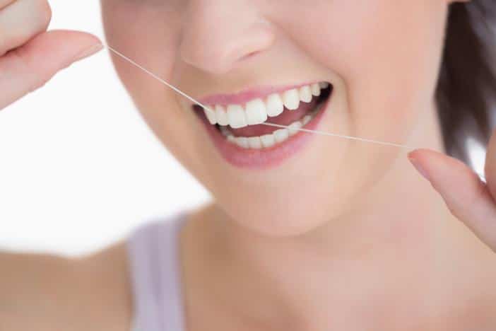 Fil dentaire aucune efficacite trouvee pour la prevention des soins dentaires