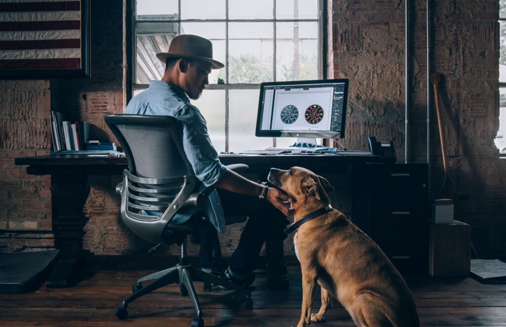 Travailler de chez soi avec un chien