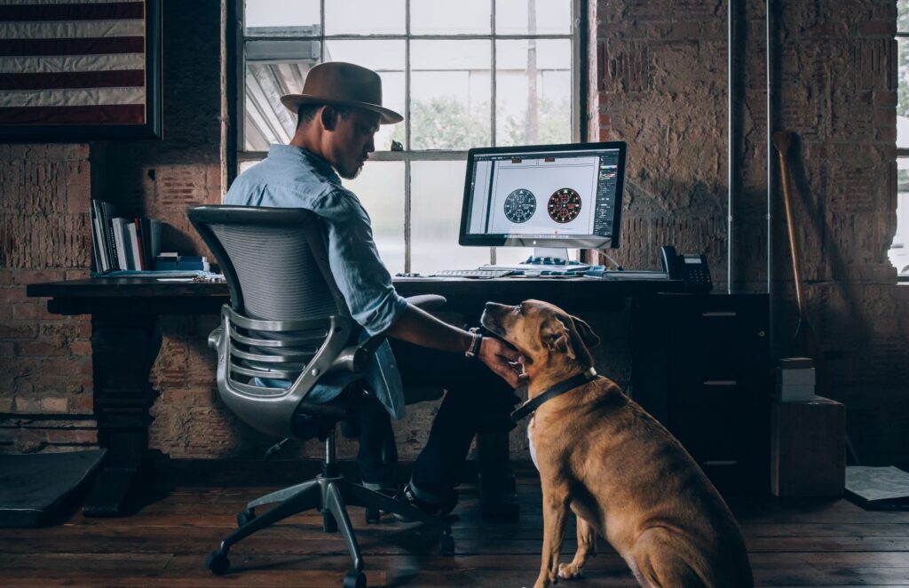 Travailler de chez soi avec un chien