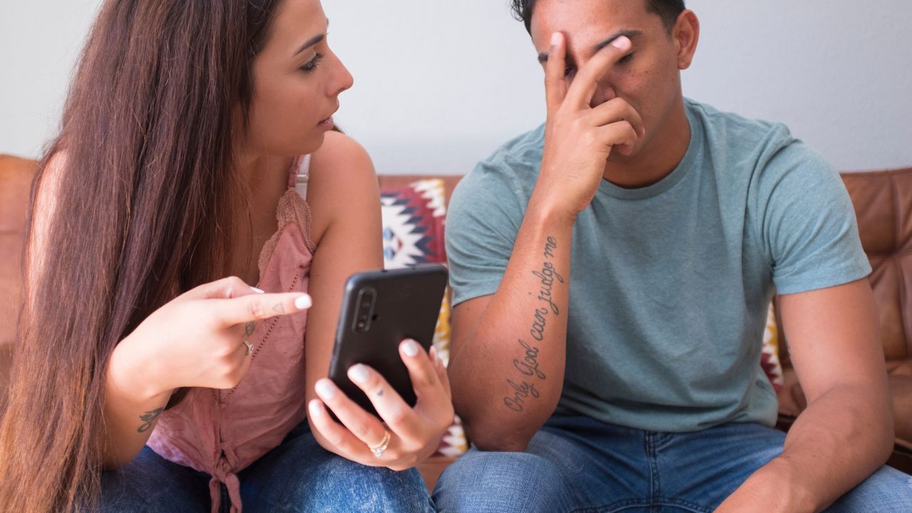 7 signes qu'il aime encore son ex