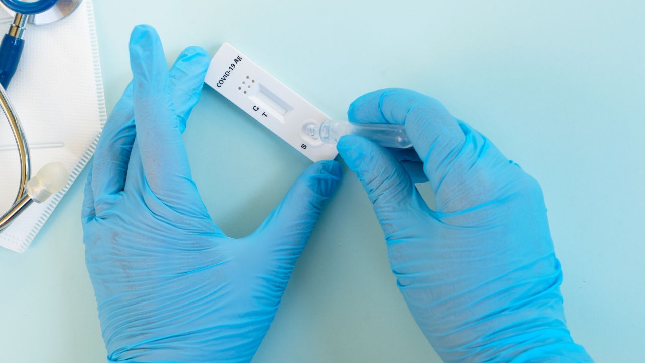 Tests Covid Quelle est la différence entre test PCR, antigénique et autotest