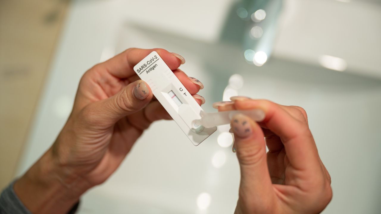 Tests Covid Quelle est la différence entre test PCR, antigénique et autotest
