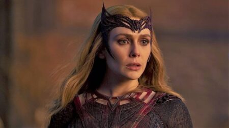 Elizabeth Olsen Scarlet witch (1)