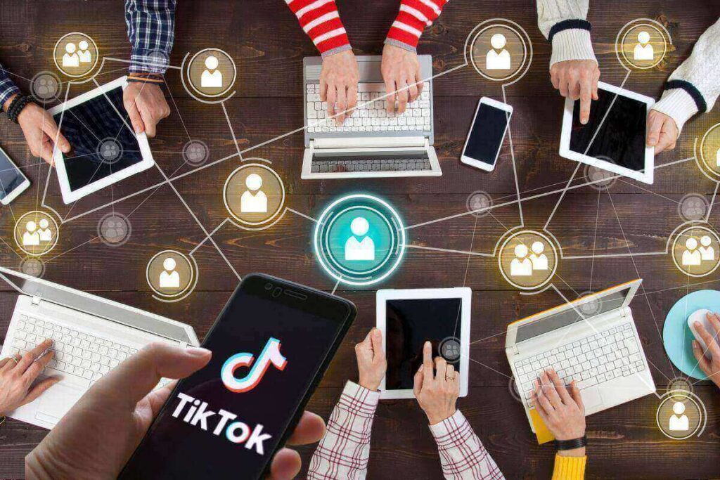 Un fidèle usagé de TikTok se lance dans une interaction avec sa communauté pour bien gérer son compte TikTok. 