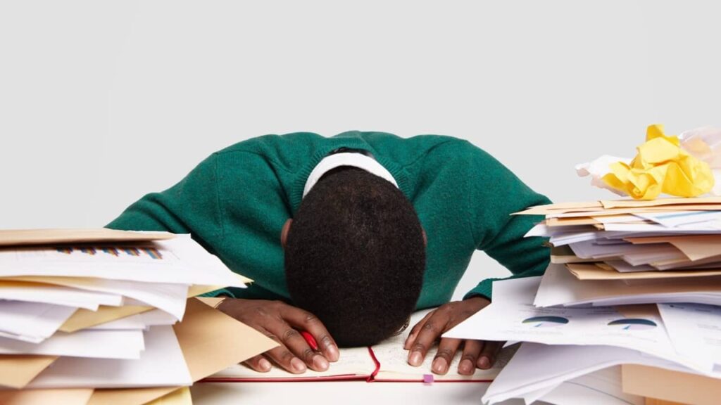 surcharge-de-travail-et-procrastination (1)