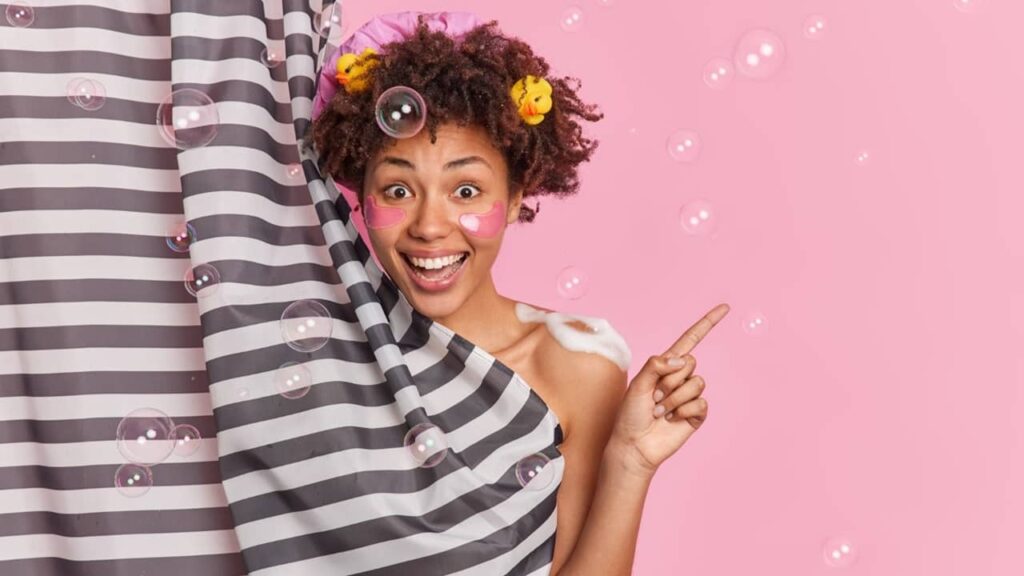 se-laver-les-cheveux-douche-joyeuse (1)