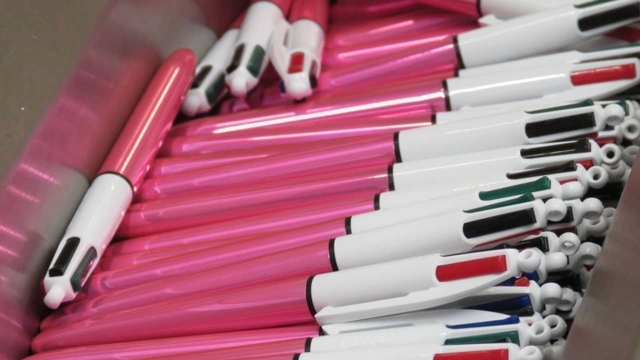 Stylo 4 couleurs : à quoi sert la petite boule