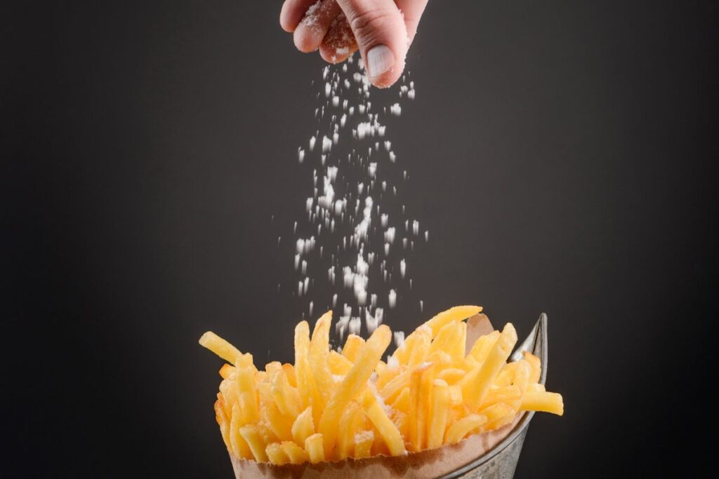 Un ajout de sel à un aliment