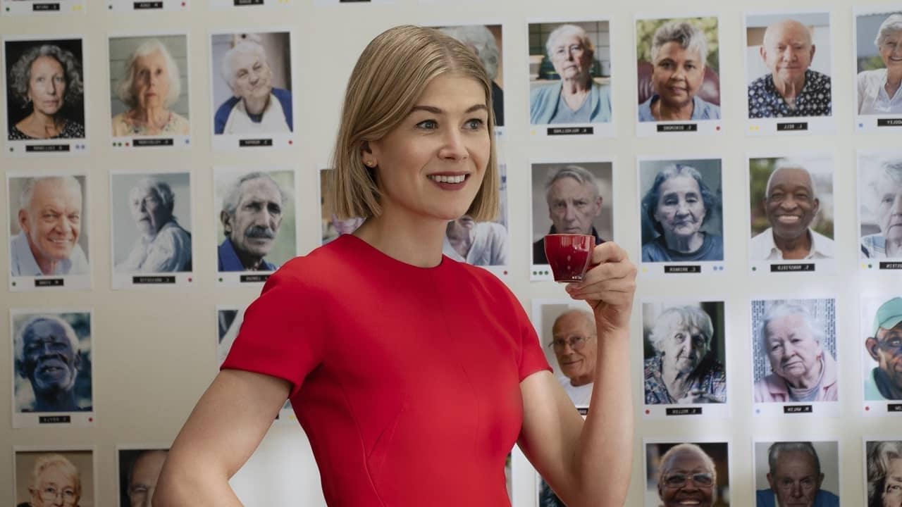 Rosamund-Pike-I-care-a-lot (1)