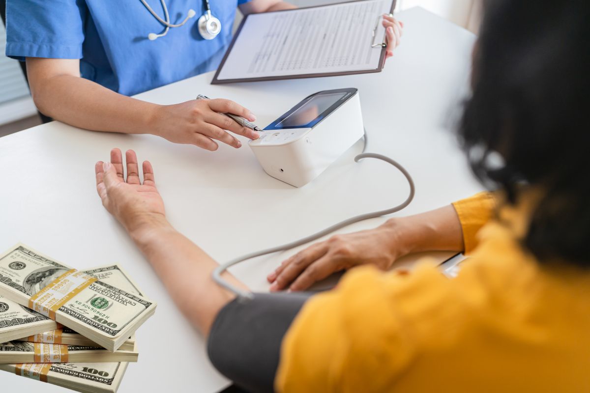 Une patiente face à la hausse des complémentaires santé 