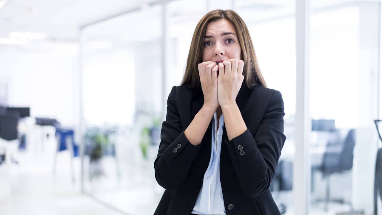 working girl femme travail entreprise peur