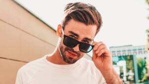 Bien choisir ses lunettes de soleil pour homme : guide et conseils