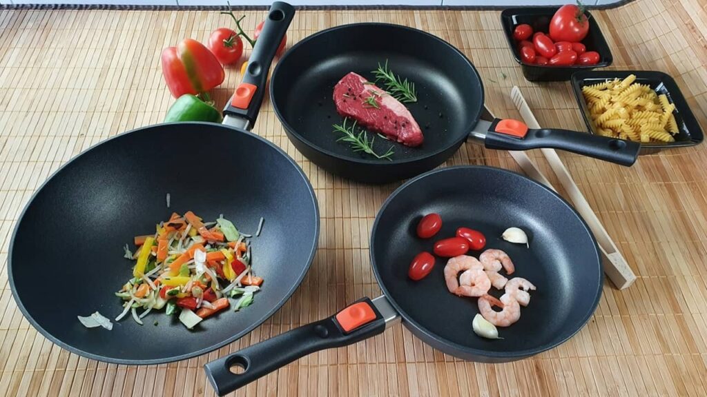 objets-du-quotidien-poeles-et-casseroles-anti-adhésives (1)