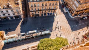 Vivre et travailler à Bordeaux : un choix stratégique pour les jeunes actifs