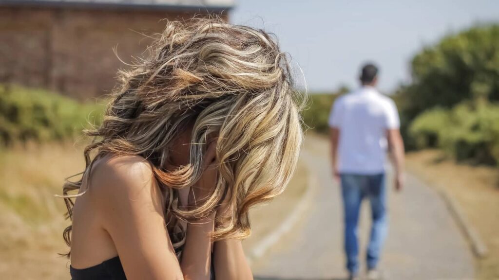 femme triste homme part