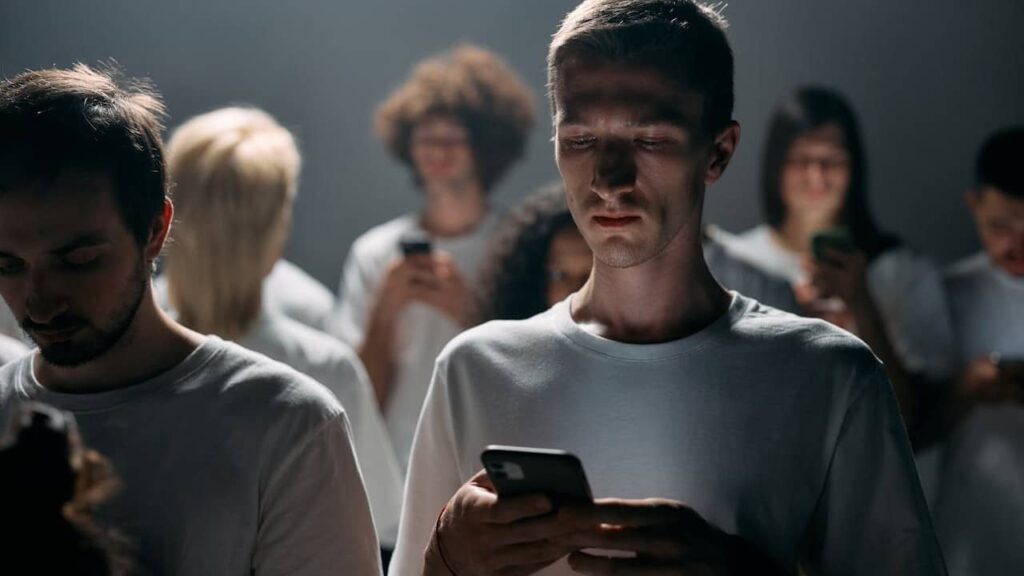 personnes-addict-aux-smartphones (1)