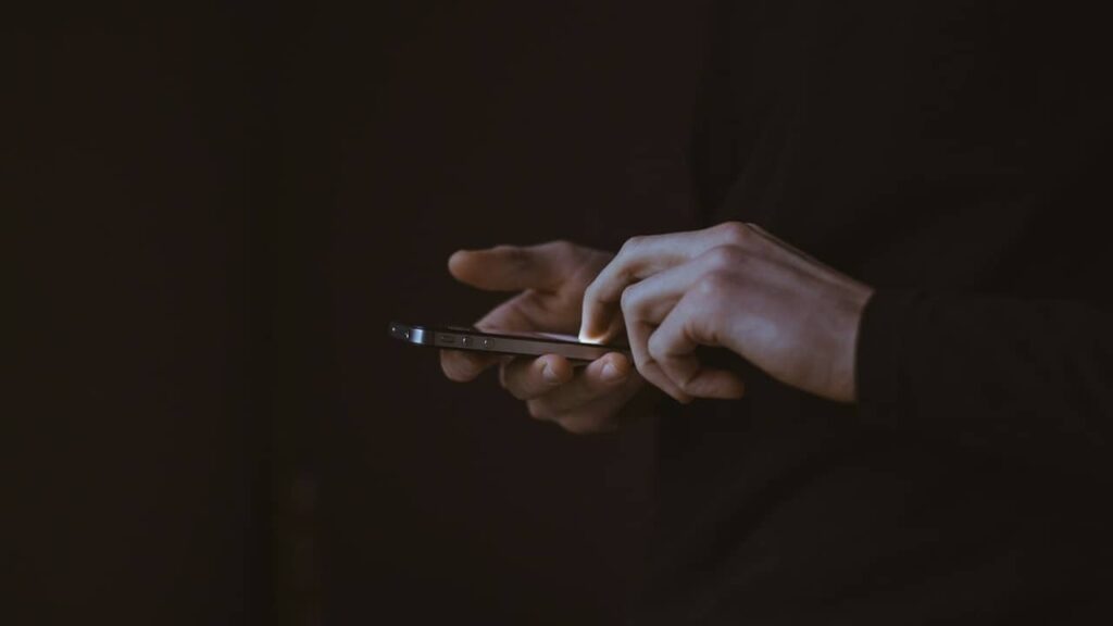 signes-dépendance-au-smartphone (1)