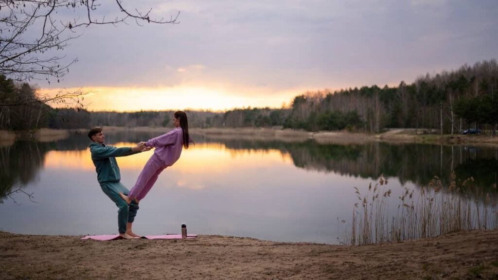 équilibre-jeune-couple-lac (1)