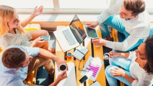 Pourquoi les formations en alternance attirent-elles de plus en plus de jeunes ?