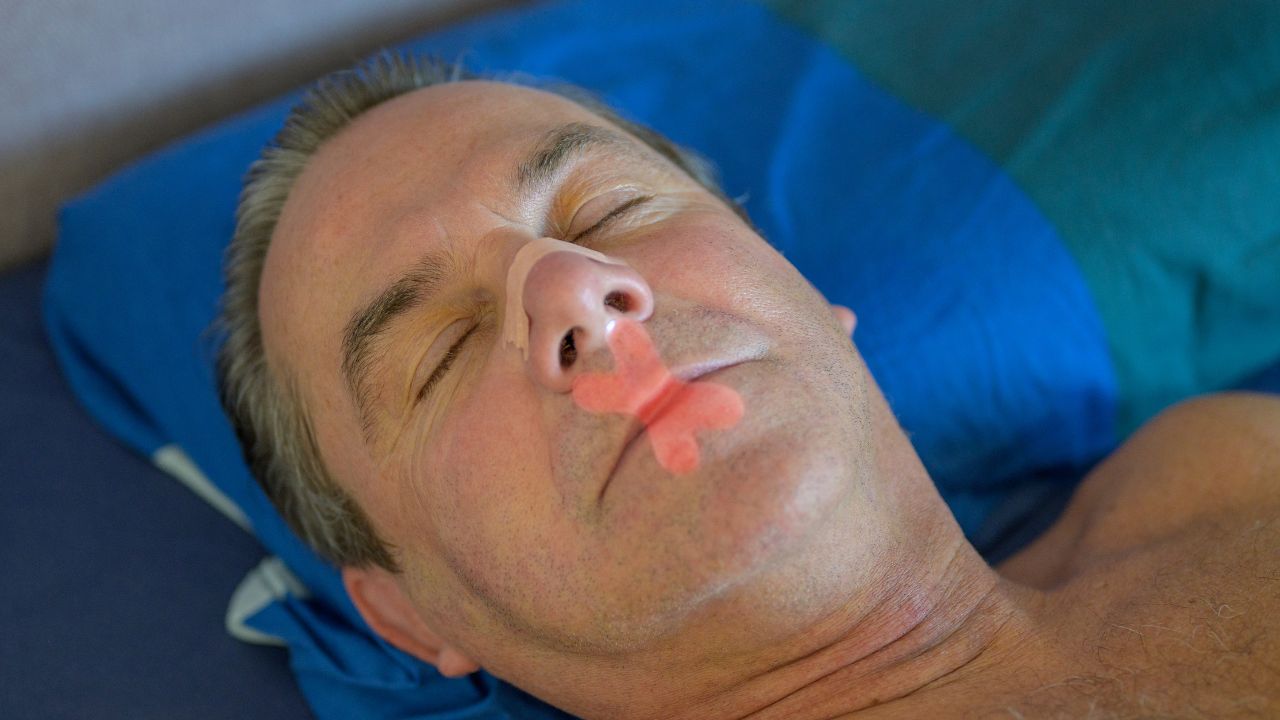 scotcher bouche dormir