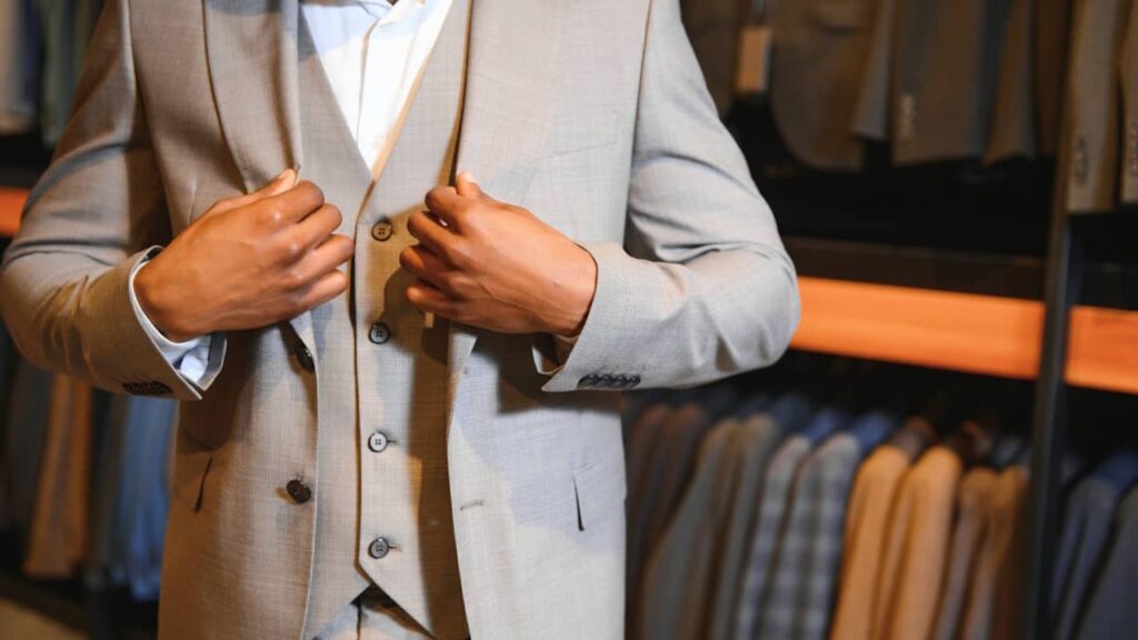 Costume croisé : l’arme secrète du style masculin Costume croisé : l’arme secrète du style masculin