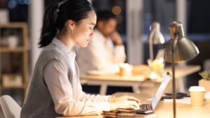 japonaise travail nuit