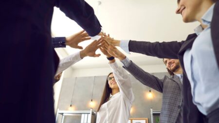 Baisse de moral dans l’équipe commerciale : comment relancer la machine sans pression toxique ? equipe commerciale