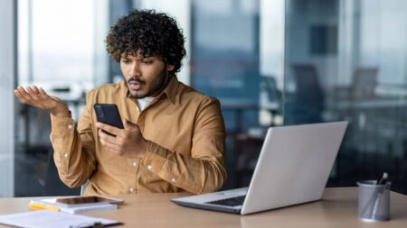 7 SMS que les hommes détestent recevoir homme enerve sms telephone