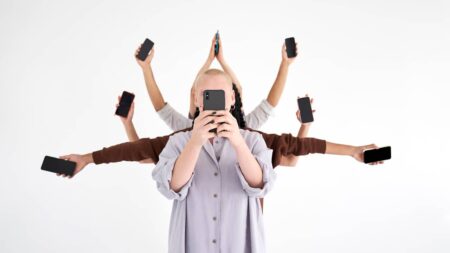 Hyperconnexion : quand être toujours connecté vous déconnecte de l’essentiel hyperconnexion