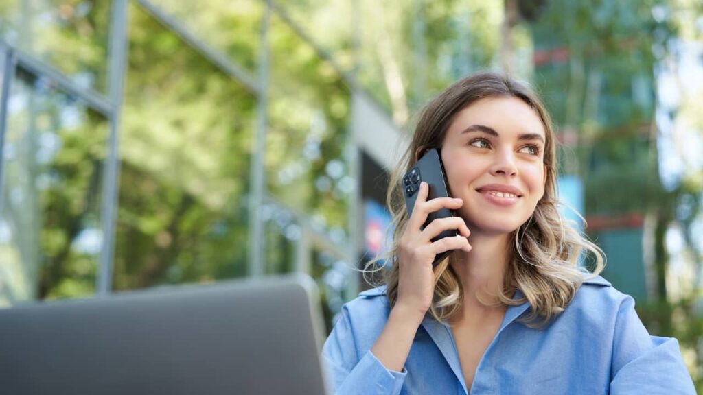 femme telephone
