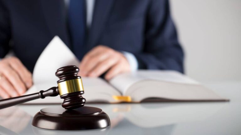 Réintégration suite à une mise à pied conservatoire : quels sont vos droits ? droit legal