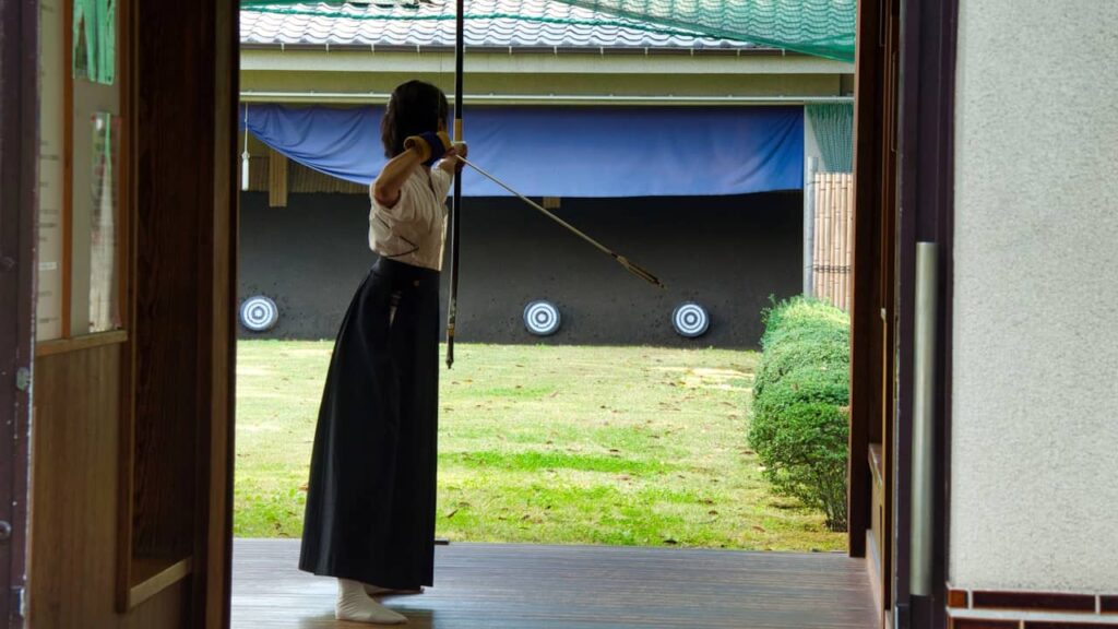 Kyûdô : découvrez ce tir à l’arc japonais où toucher la cible n’est pas le plus important Kyûdô tir arc japonais
