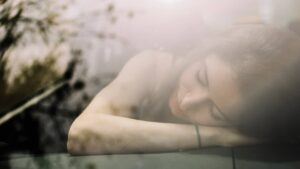 femme flou brume