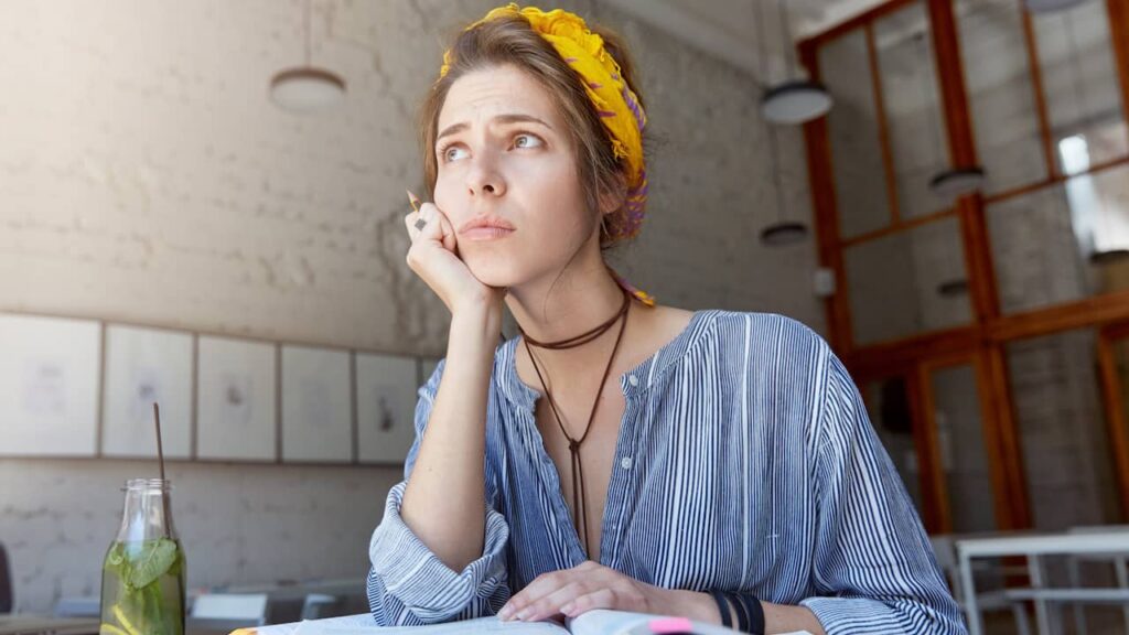 femme pensive