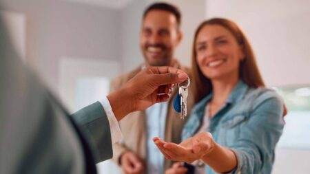 Comment accéder aux métiers de l’immobilier quand on vient d’un autre secteur ? Métiers de l'immobilier : comment réussir sa reconversion ?