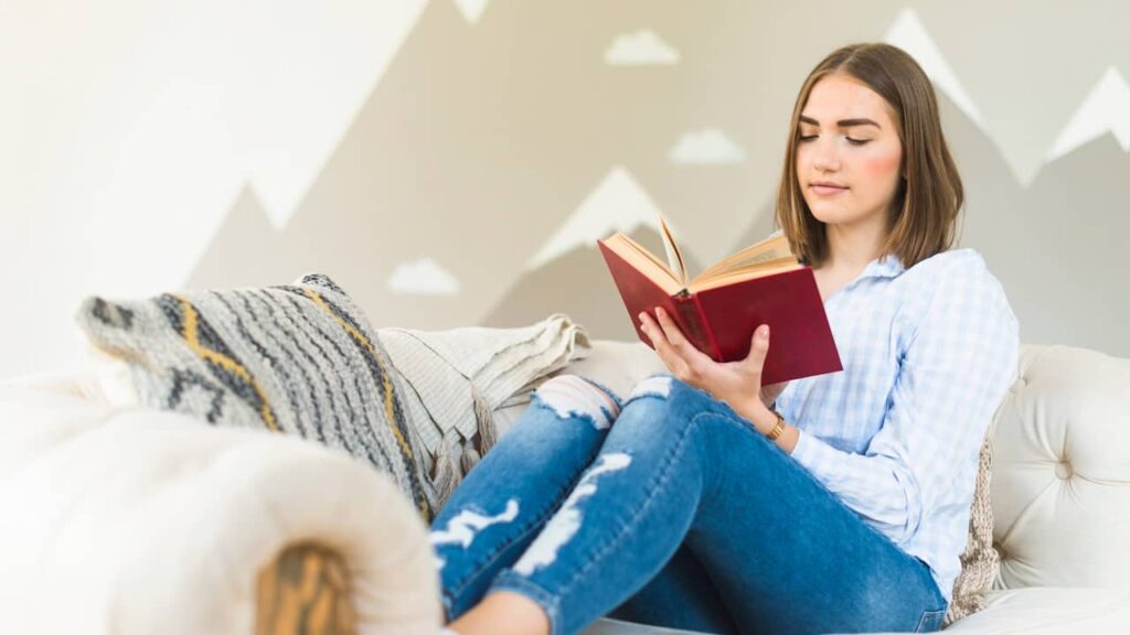 jeune femme lecture livre