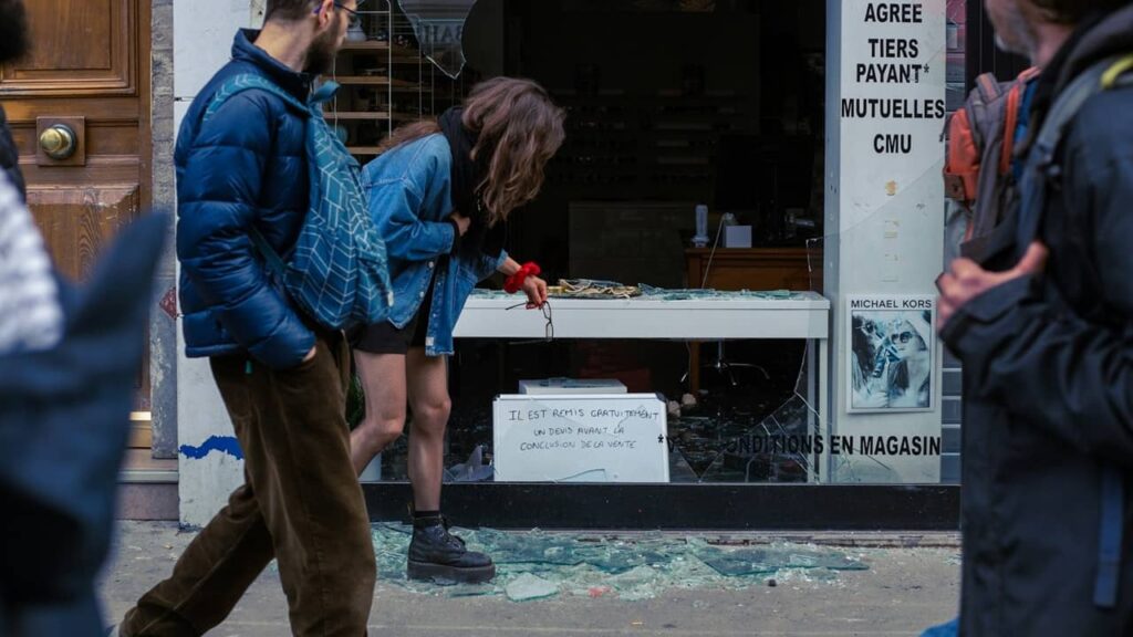 sécurité-en-ville-manifestations-france-magasins (1)